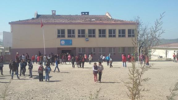 okullarımızdan Bağıvar Ortaokulu Yarı yıl tatilinde iç ve dışı cephesi boyama işleri ve onarım işleri yapıldı. 
