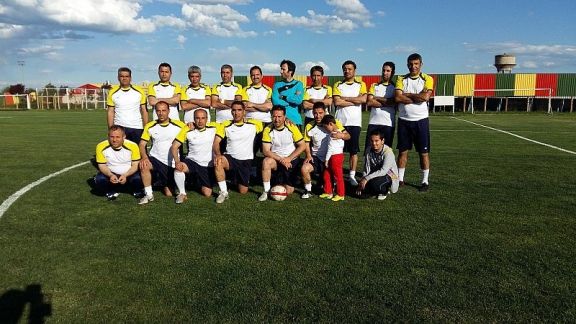 Valilik Kupasında Sur İlçe Mili Eğitim Müdürlüğü Futbol Takımımız Çeyrek Finale Çıkmıştır.