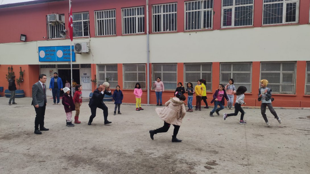 Şehit Üsteğmen Fehmi Taşkın İlk/Ortaokulunu  Ziyaret 