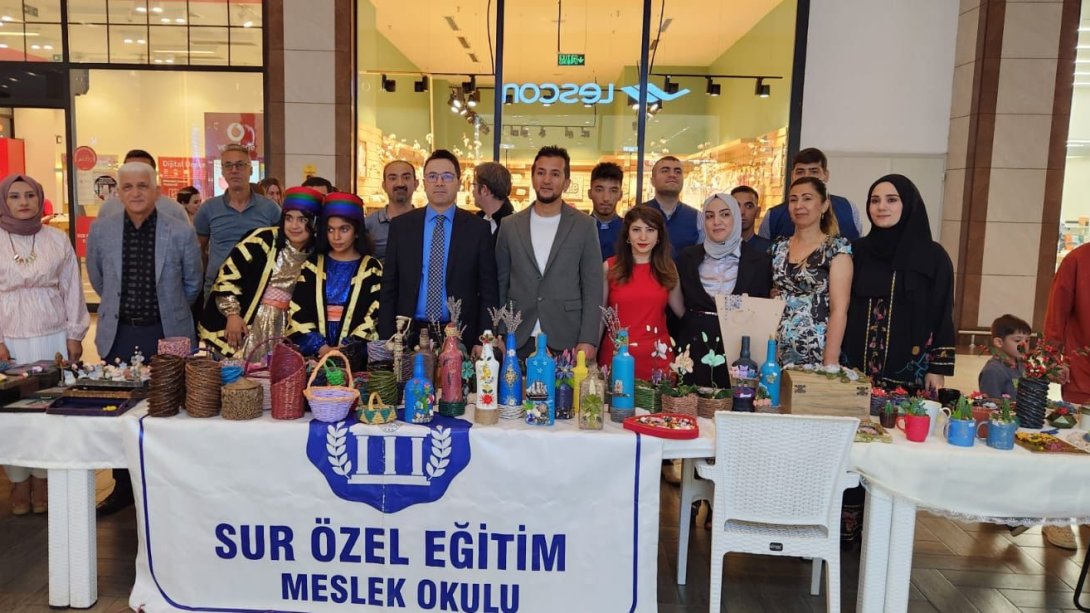 Sur Özel Eğitim Meslek Okulunun El Sanatları ve Tarım Ürünleri Sergisi